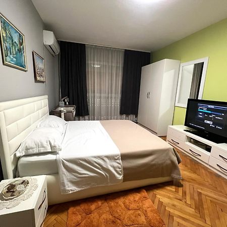 Downtown Retreat "Spiranca" Apartamento Tirana Exterior foto