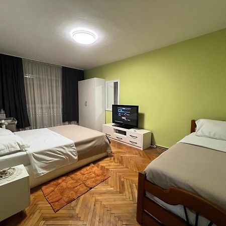 Downtown Retreat "Spiranca" Apartamento Tirana Exterior foto