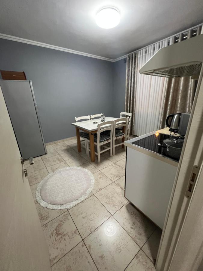 Downtown Retreat "Spiranca" Apartamento Tirana Exterior foto