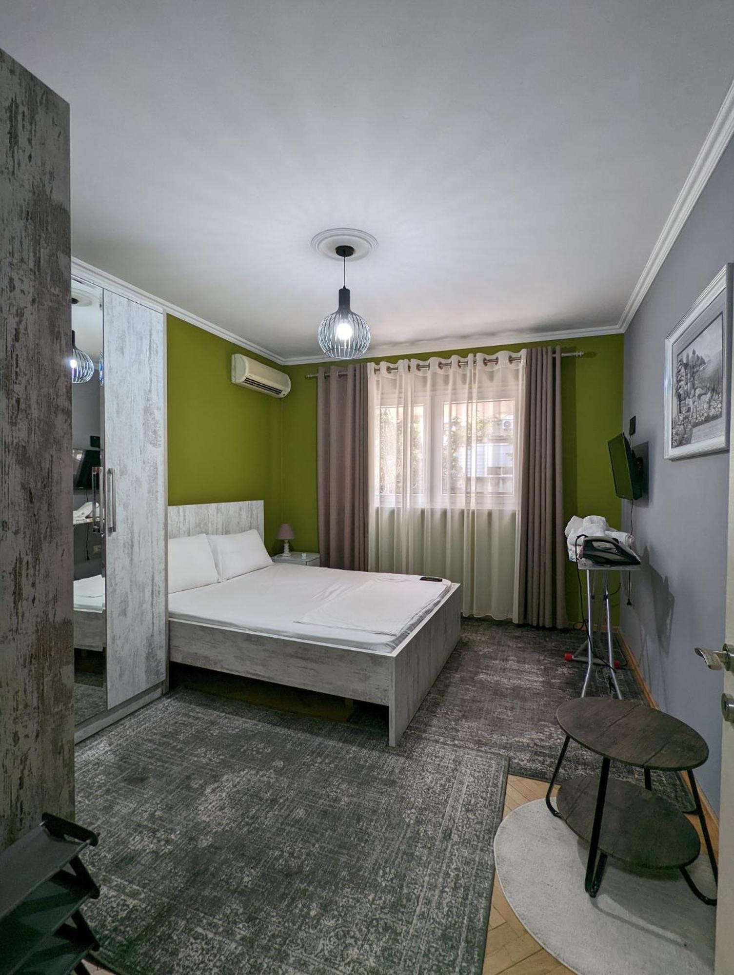 Downtown Retreat "Spiranca" Apartamento Tirana Exterior foto